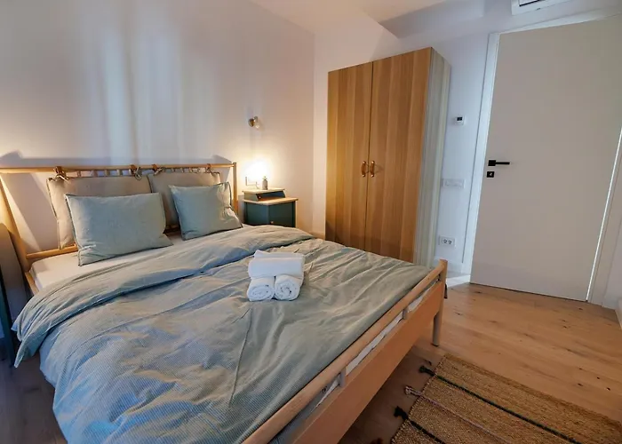 The Corner Luxe Apartman *