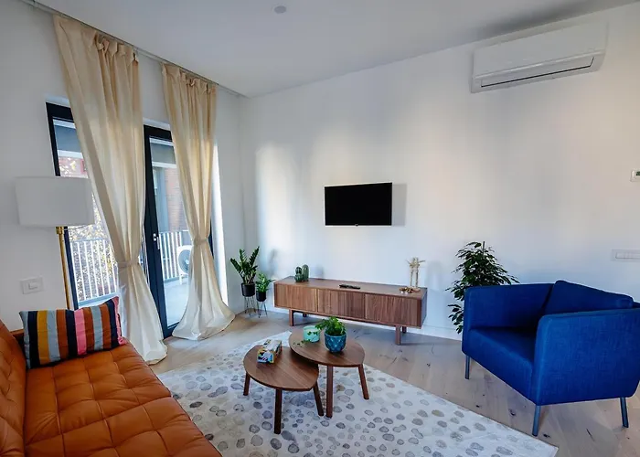 The Corner Luxe Apartman *