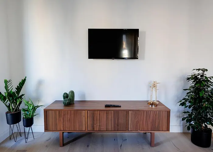 The Corner Luxe Apartman *