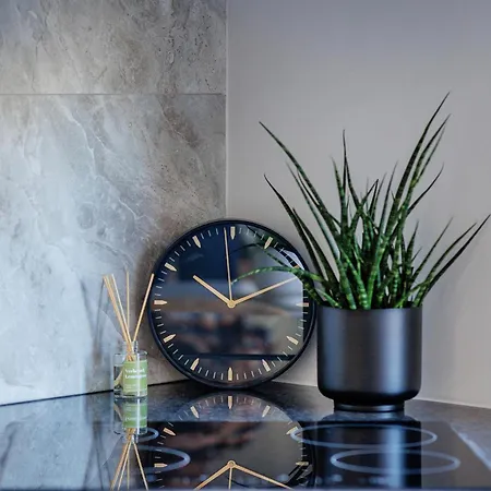 Апартаменти The Corner Luxe *