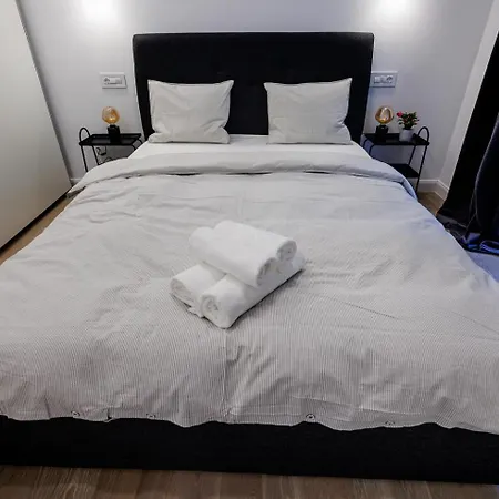 The Corner Luxe *