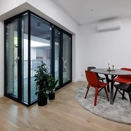 The Corner Luxe *