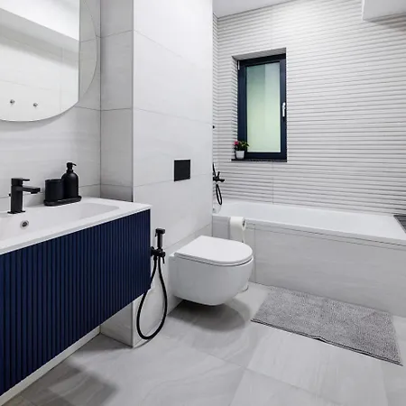 The Corner Luxe *