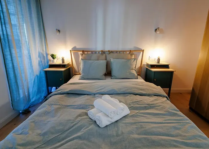 The Corner Luxe *
