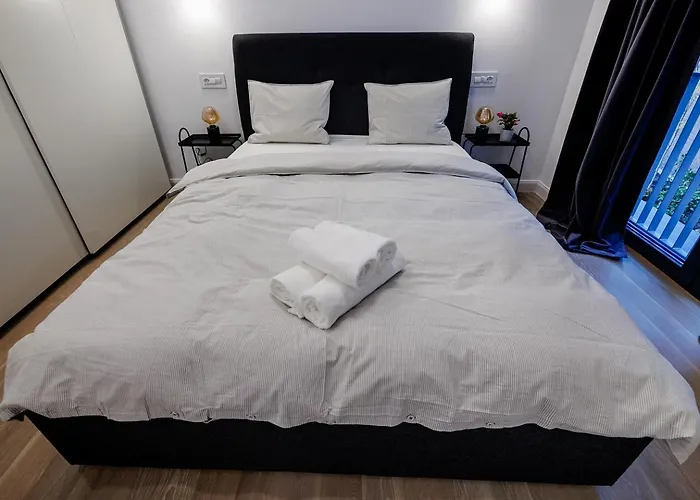 The Corner Luxe *