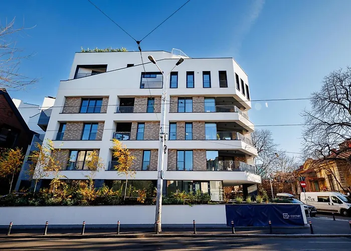 The Corner Luxe *