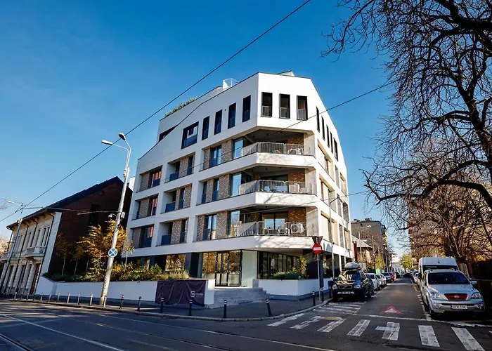 The Corner Luxe