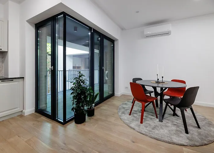 The Corner Luxe *