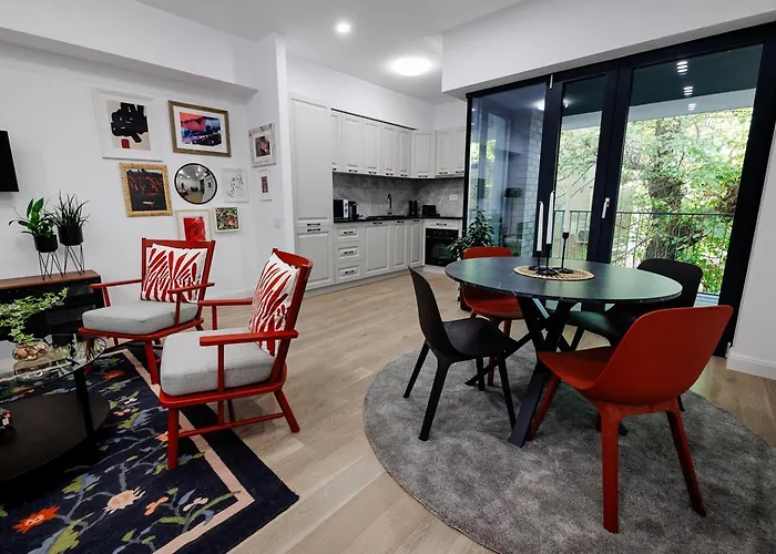 The Corner Luxe