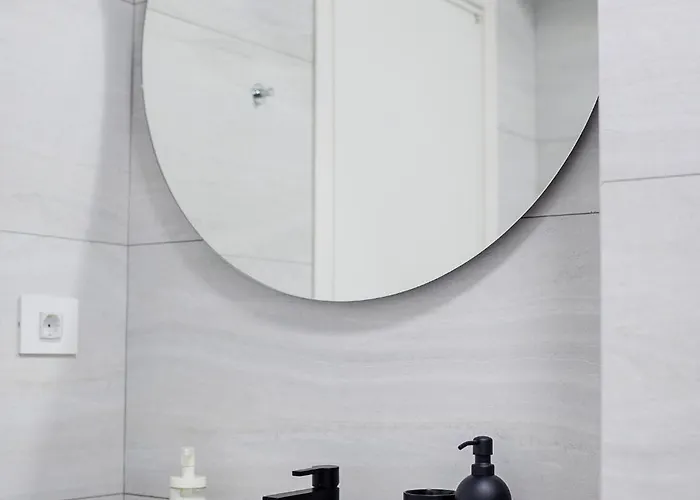 The Corner Luxe *